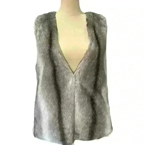 Grace Elements Jackets & Blazers - NWT Grace Elements Silver Fox faux fur vest- size small